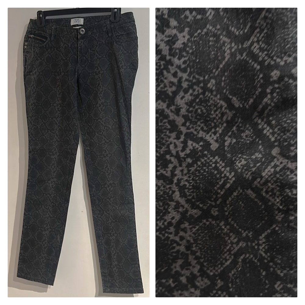 $15💥Snakeskin Black & Grey Skinny Jeans !!! Size 9
